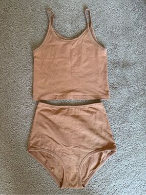 ARQ Set in Camel Sz Small Crop Tank High-rise Undies